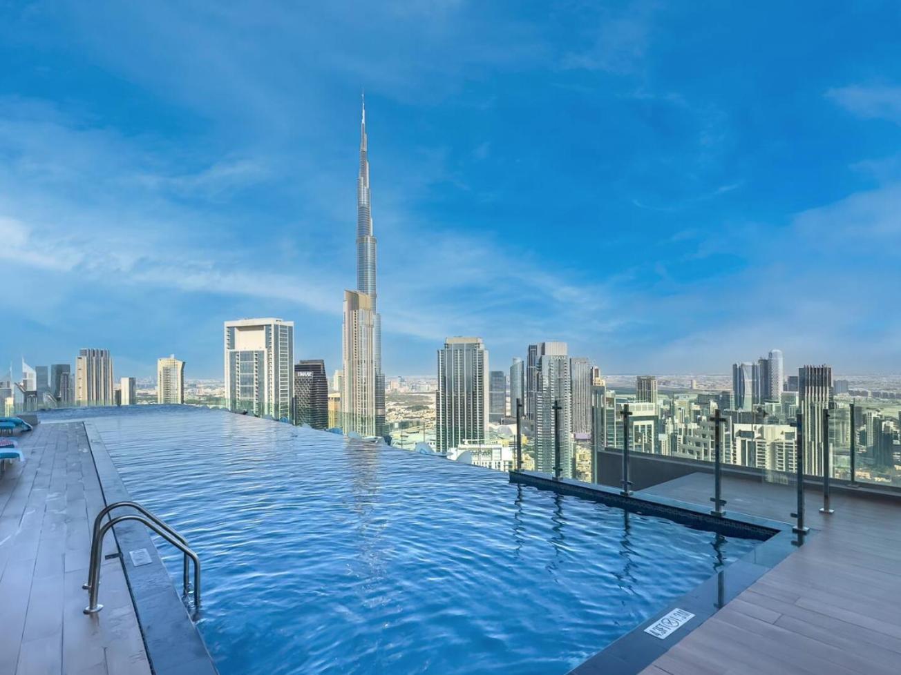 Stunning 62nd Floor With Burj View Apartment